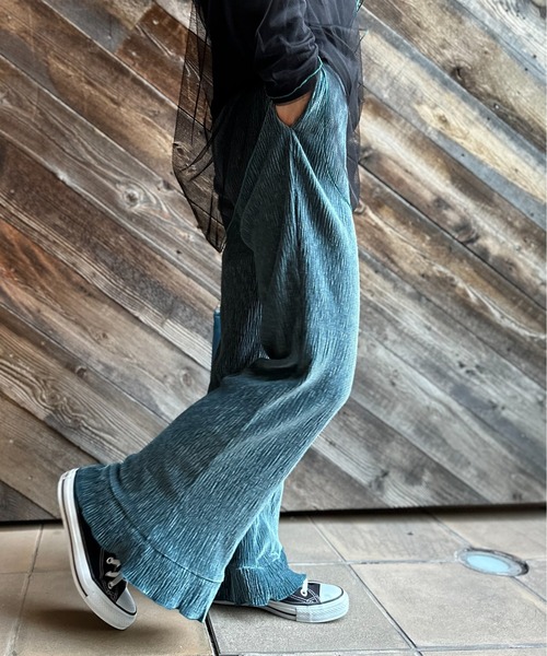 mi via loca（ミヴィアロカ）の「シャイニーベロアプリーツ 裾フリルパンツ（その他パンツ・レディース・ブラック/ブルー/マスタード・FREE）」の6枚目の写真