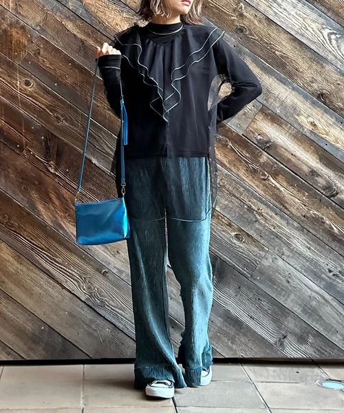 mi via loca（ミヴィアロカ）の「シャイニーベロアプリーツ 裾フリルパンツ（その他パンツ・レディース・ブラック/ブルー/マスタード・FREE）」の15枚目の写真