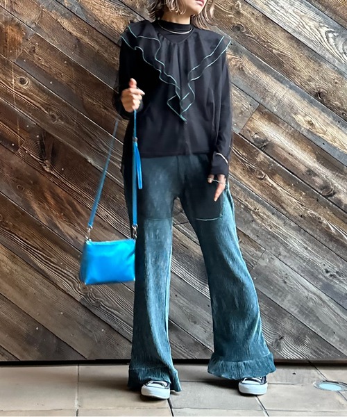 mi via loca（ミヴィアロカ）の「シャイニーベロアプリーツ 裾フリルパンツ（その他パンツ・レディース・ブラック/ブルー/マスタード・FREE）」の16枚目の写真