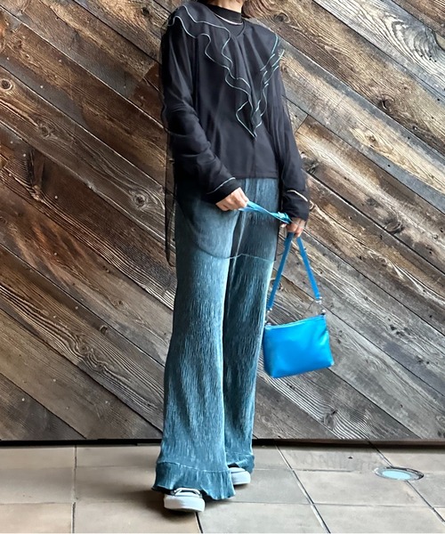 mi via loca（ミヴィアロカ）の「シャイニーベロアプリーツ 裾フリルパンツ（その他パンツ・レディース・ブラック/ブルー/マスタード・FREE）」の17枚目の写真