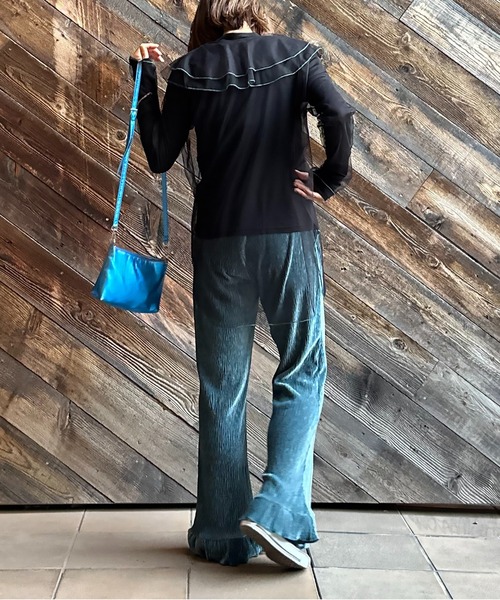 mi via loca（ミヴィアロカ）の「シャイニーベロアプリーツ 裾フリルパンツ（その他パンツ・レディース・ブラック/ブルー/マスタード・FREE）」の18枚目の写真