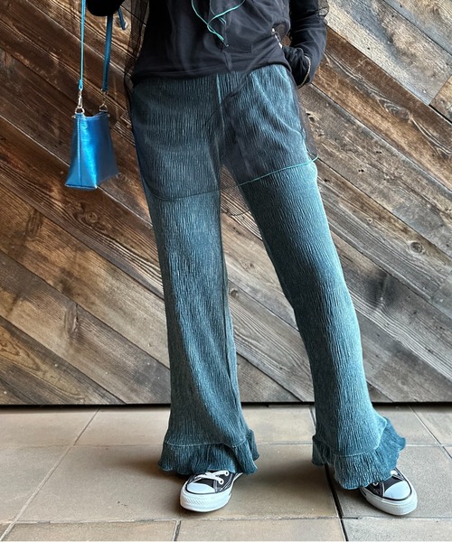 mi via loca（ミヴィアロカ）の「シャイニーベロアプリーツ 裾フリルパンツ（その他パンツ・レディース・ブラック/ブルー/マスタード・FREE）」の5枚目の写真