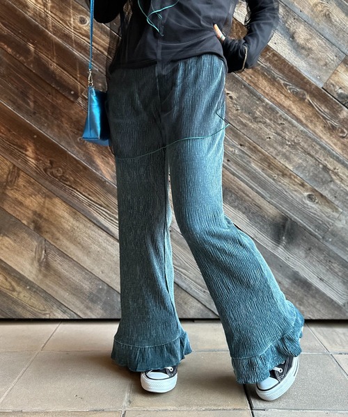 mi via loca（ミヴィアロカ）の「シャイニーベロアプリーツ 裾フリルパンツ（その他パンツ・レディース・ブラック/ブルー/マスタード・FREE）」の7枚目の写真