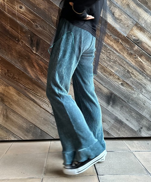 mi via loca（ミヴィアロカ）の「シャイニーベロアプリーツ 裾フリルパンツ（その他パンツ・レディース・ブラック/ブルー/マスタード・FREE）」の8枚目の写真