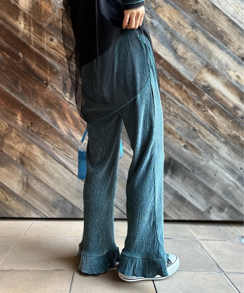 mi via loca（ミヴィアロカ）の「シャイニーベロアプリーツ 裾フリルパンツ（その他パンツ・レディース・ブラック/ブルー/マスタード・FREE）」の13枚目の写真