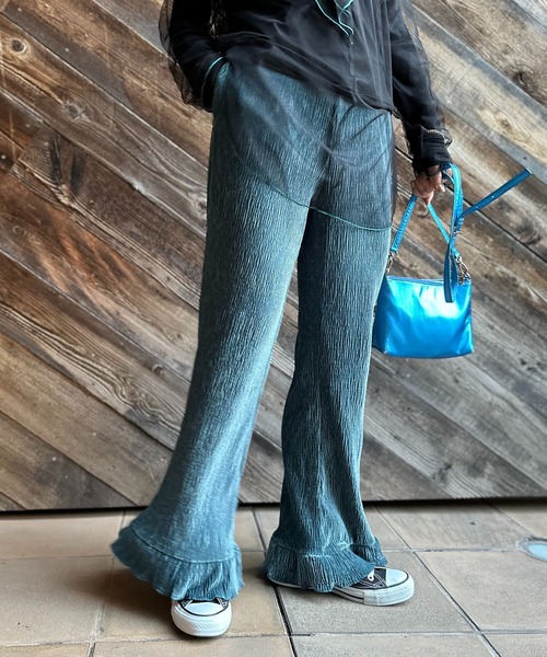 mi via loca（ミヴィアロカ）の「シャイニーベロアプリーツ 裾フリルパンツ（その他パンツ・レディース・ブラック/ブルー/マスタード・FREE）」の11枚目の写真