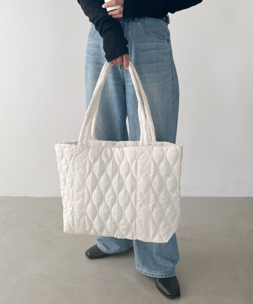 MYMOOD.（マイムード）の「【A4サイズ収納可】キルティングビッグトートバッグ マザーズ トラベルバッグ（トートバッグ・レディース・アイボリー/ブラック・FREE）」の10枚目の写真