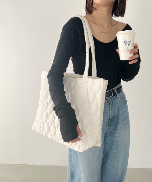 MYMOOD.（マイムード）の「【A4サイズ収納可】キルティングビッグトートバッグ マザーズ トラベルバッグ（トートバッグ・レディース・アイボリー/ブラック・FREE）」の8枚目の写真