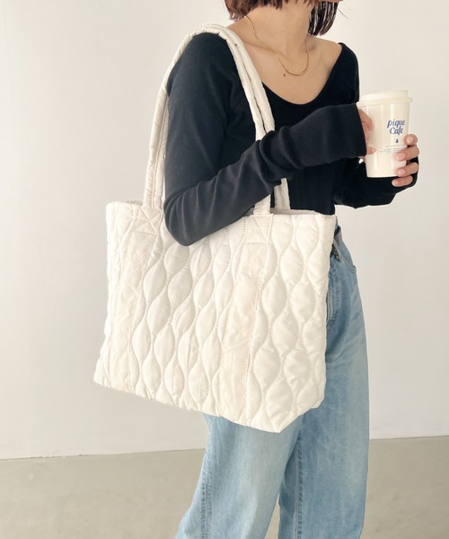 MYMOOD.（マイムード）の「【A4サイズ収納可】キルティングビッグトートバッグ マザーズ トラベルバッグ（トートバッグ・レディース・アイボリー/ブラック・FREE）」の7枚目の写真