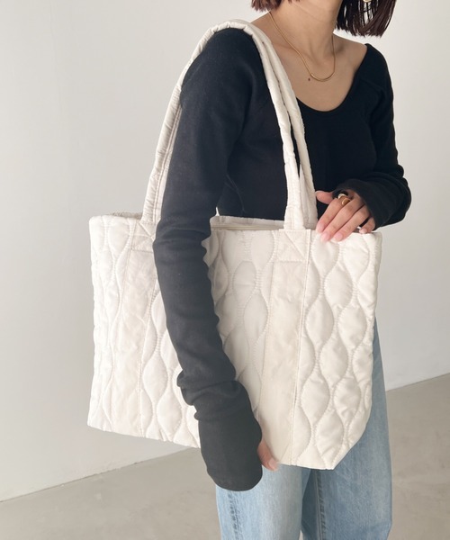 MYMOOD.（マイムード）の「【A4サイズ収納可】キルティングビッグトートバッグ マザーズ トラベルバッグ（トートバッグ・レディース・アイボリー/ブラック・FREE）」の3枚目の写真