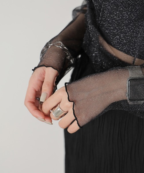AO2(アオズ)の「Drawstring & Glitter Sheer Cut-and-Sew / ドロストデザイン ラメシアートップス(Tシャツ/カットソー・レディース・ピンクベージュ/ライトグレー/ブラック/サックスブルー・FREE)」の11枚目の写真