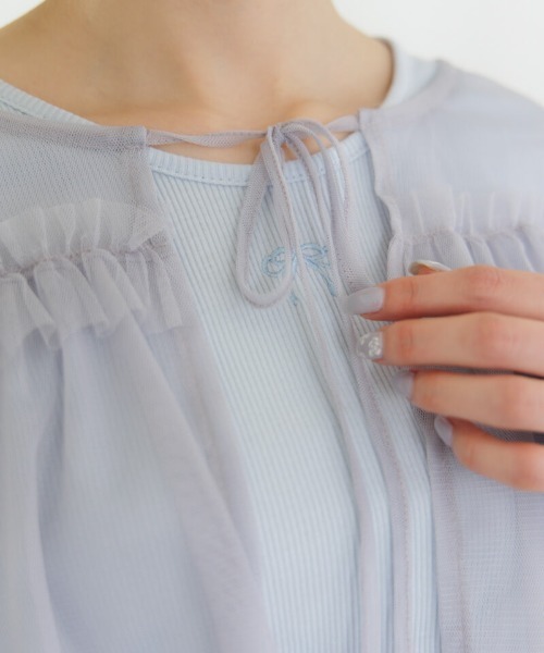 flower(フラワー)の「フリルチュールブラウス(シャツ/ブラウス・レディース・アイボリー/グレー・FREE)」の10枚目の写真