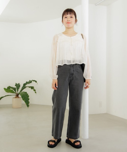 flower(フラワー)の「フリルチュールブラウス(シャツ/ブラウス・レディース・アイボリー/グレー・FREE)」の15枚目の写真