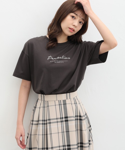 Honeys(ハニーズ)の「ロゴプリントTシャツ(Tシャツ/カットソー・レディース・スミクロ/アイボリー/ピンク系その他/オリーブ/グレイッシュベージュ・S/M/L/LL)」の12枚目の写真