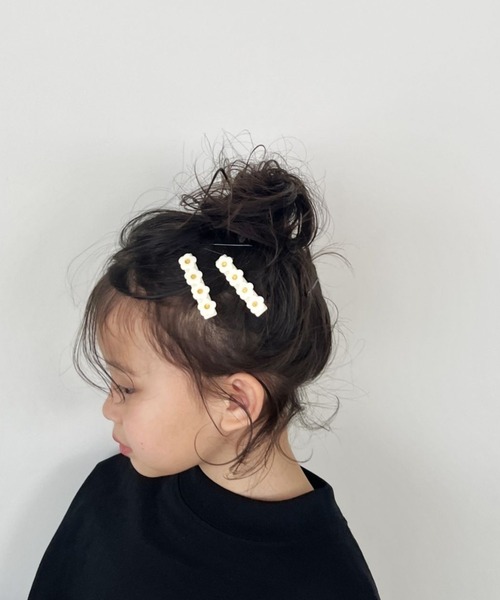 LOWRYS FARM（ローリーズファーム）の「フラワー2Pヘアクリップ 121061（ヘアバンド・レディース・オフホワイト/ピンク・FREE）」の2枚目の写真