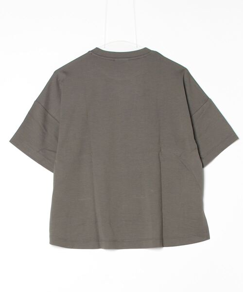 NEW BALANCE(ニューバランス)の「MET24 Women Basic Tee(Tシャツ/カットソー・レディース・オフホワイト/ブラック/オリーブ・SMALL/MEDIUM/LARGE)」の7枚目の写真