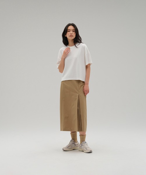 NEW BALANCE(ニューバランス)の「MET24 Women Basic Tee(Tシャツ/カットソー・レディース・オフホワイト/ブラック/オリーブ・SMALL/MEDIUM/LARGE)」の4枚目の写真