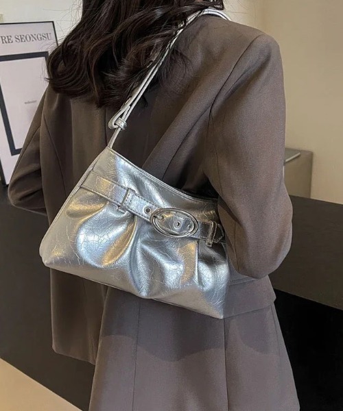 BARELY BLUE（ベアリーブルー）の「【 BARELY BLUE / ベアリーブルー 】 フロント ギャザー ベルト ハンドバッグ（ショルダーバッグ・レディース・シルバー/グレー/ブラック/ホワイト・FREE）」の17枚目の写真