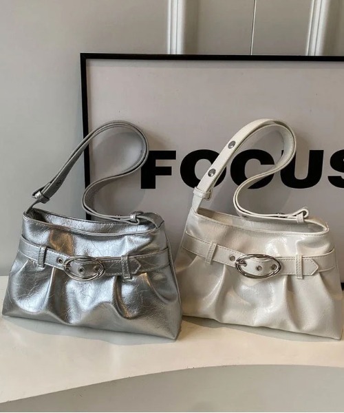 BARELY BLUE（ベアリーブルー）の「【 BARELY BLUE / ベアリーブルー 】 フロント ギャザー ベルト ハンドバッグ（ショルダーバッグ・レディース・シルバー/グレー/ブラック/ホワイト・FREE）」の9枚目の写真