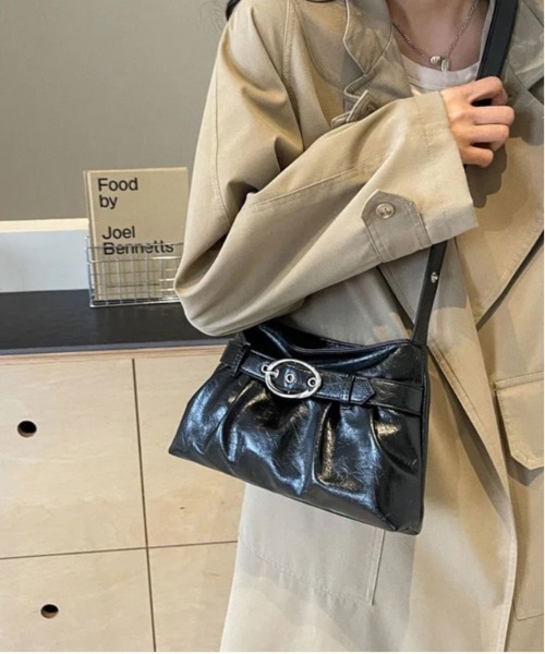 BARELY BLUE（ベアリーブルー）の「【 BARELY BLUE / ベアリーブルー 】 フロント ギャザー ベルト ハンドバッグ（ショルダーバッグ・レディース・シルバー/グレー/ブラック/ホワイト・FREE）」の19枚目の写真