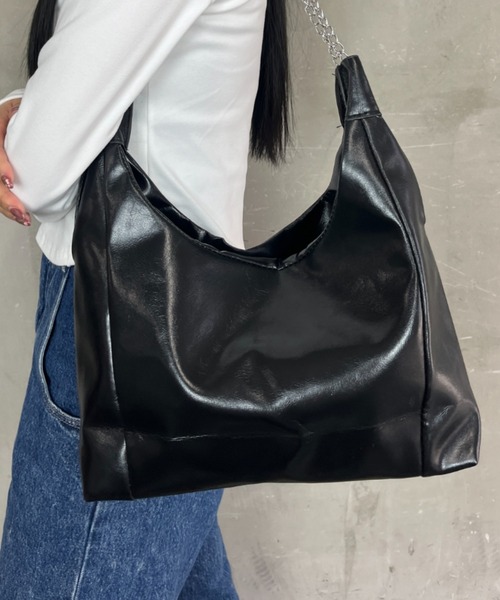 Loco Ocean(ロコオーシャン)の「【チェーンバッグ】フェイクレザー マチあり 肩掛けバッグ / ショルダーバッグ(ショルダーバッグ・レディース・ホワイト/ブラック・ONE SIZE)」の12枚目の写真