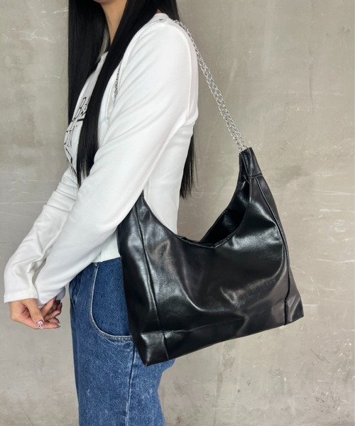 Loco Ocean(ロコオーシャン)の「【チェーンバッグ】フェイクレザー マチあり 肩掛けバッグ / ショルダーバッグ(ショルダーバッグ・レディース・ホワイト/ブラック・ONE SIZE)」の13枚目の写真