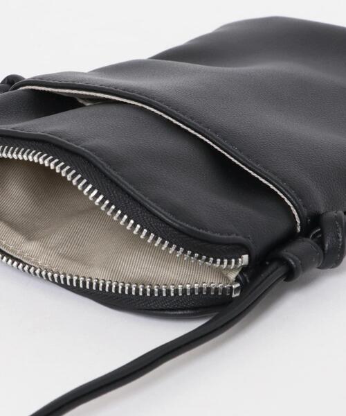 ITEMS URBANRESEARCH（アイテムズ アーバンリサーチ）の「Fake Leather Shoulder Bag（ショルダーバッグ・メンズ・グレー/ブラック・-）」の5枚目の写真
