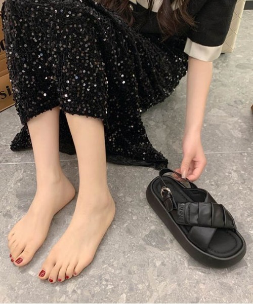 AMELY(エミリー)の「クロスベルト厚底サンダル(サンダル・レディース・ベージュ/ブラック/アイボリー・40/39/38/37/36/35)」の10枚目の写真