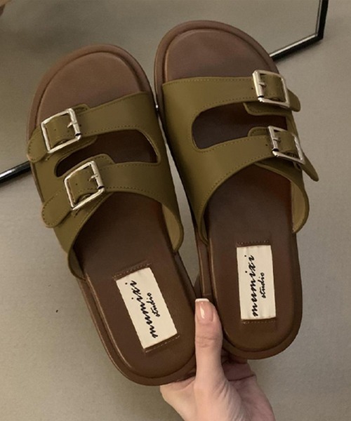 IRADOWL（アイラドール）の「モノトーンカラーベルトデザインフラットサンダル（サンダル・レディース・ホワイト/シルバー/ブラック/オリーブ・35/36/37/38/39）」の4枚目の写真