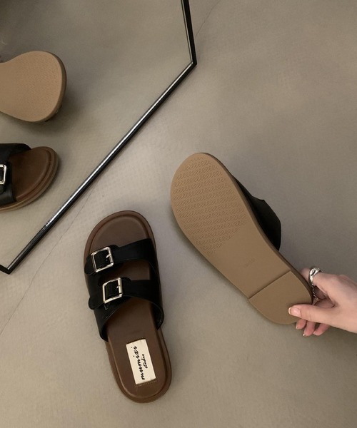 IRADOWL（アイラドール）の「モノトーンカラーベルトデザインフラットサンダル（サンダル・レディース・ホワイト/シルバー/ブラック/オリーブ・35/36/37/38/39）」の10枚目の写真