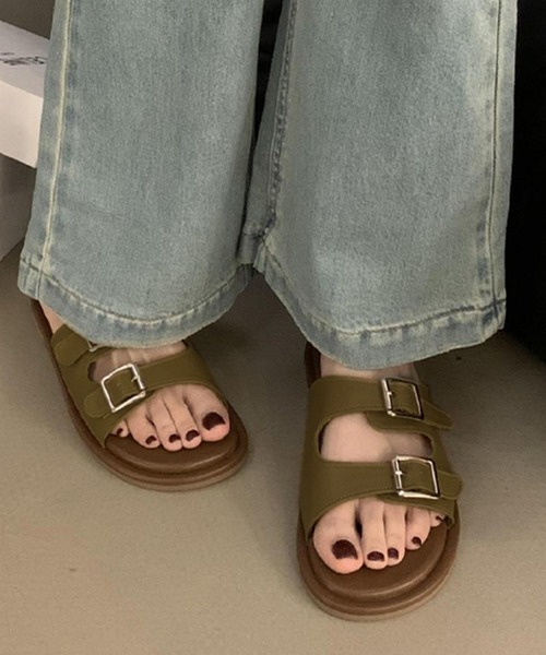 IRADOWL（アイラドール）の「モノトーンカラーベルトデザインフラットサンダル（サンダル・レディース・ホワイト/シルバー/ブラック/オリーブ・35/36/37/38/39）」の7枚目の写真