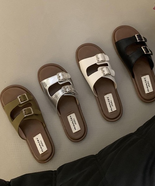 IRADOWL（アイラドール）の「モノトーンカラーベルトデザインフラットサンダル（サンダル・レディース・ホワイト/シルバー/ブラック/オリーブ・35/36/37/38/39）」の5枚目の写真