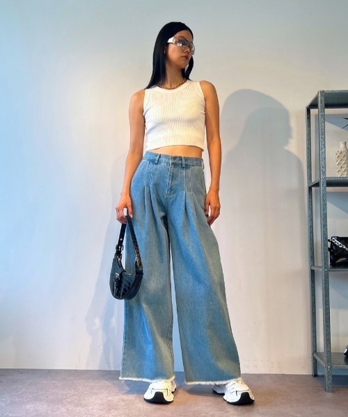 Solace(ソレイス)の「タックワイドデニムパンツ(デニムパンツ・レディース・ブルー・SMALL/MEDIUM)」の3枚目の写真