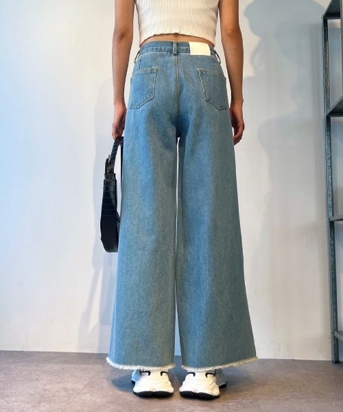 Solace(ソレイス)の「タックワイドデニムパンツ(デニムパンツ・レディース・ブルー・SMALL/MEDIUM)」の5枚目の写真