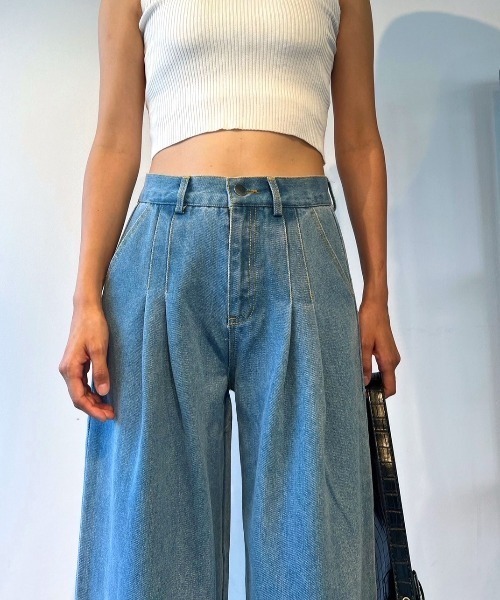 Solace(ソレイス)の「タックワイドデニムパンツ(デニムパンツ・レディース・ブルー・SMALL/MEDIUM)」の6枚目の写真