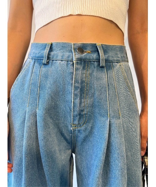 Solace(ソレイス)の「タックワイドデニムパンツ(デニムパンツ・レディース・ブルー・SMALL/MEDIUM)」の7枚目の写真