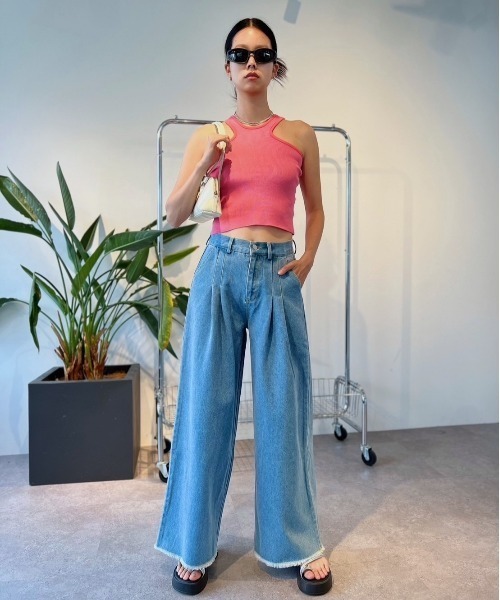 Solace(ソレイス)の「タックワイドデニムパンツ(デニムパンツ・レディース・ブルー・SMALL/MEDIUM)」の12枚目の写真