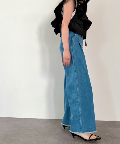 Solace(ソレイス)の「タックワイドデニムパンツ(デニムパンツ・レディース・ブルー・SMALL/MEDIUM)」の15枚目の写真