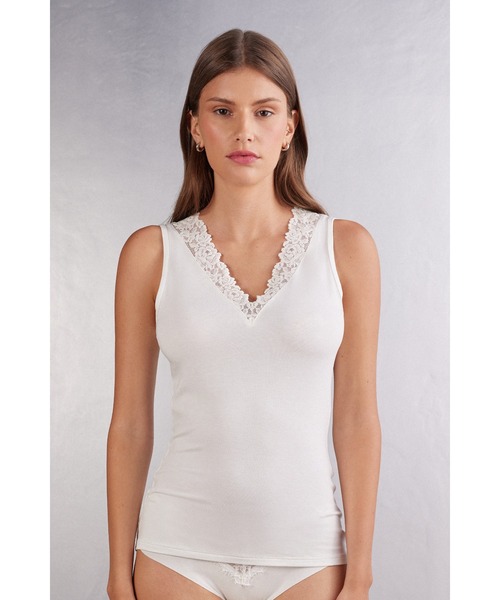 Intimissimi（インティミッシミ）の「Pretty Flower モダール＆レース タンクトップ（タンクトップ・レディース・インディゴブルー/オフホワイト/アイボリー/ブラック×ホワイト/ブラック/キナリ・M/L/S）」の13枚目の写真
