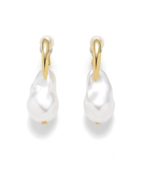 Mila Owen（ミラオーウェン）の「メタル変形パールイヤリング（イヤリング・レディース・シルバー/ゴールド・FREE）」の6枚目の写真