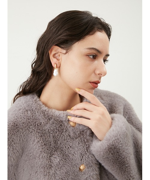 Mila Owen（ミラオーウェン）の「メタル変形パールイヤリング（イヤリング・レディース・シルバー/ゴールド・FREE）」の5枚目の写真