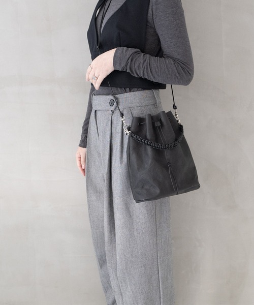 Senti(センティ)の「Dyneema(R) Leather DRAWSTRING 2WAYBAG / 超軽量ダイニーマレザードローストリング2WAYバッグ(ショルダーバッグ・メンズ・ブラック系その他/ブラック・FREE)」の15枚目の写真