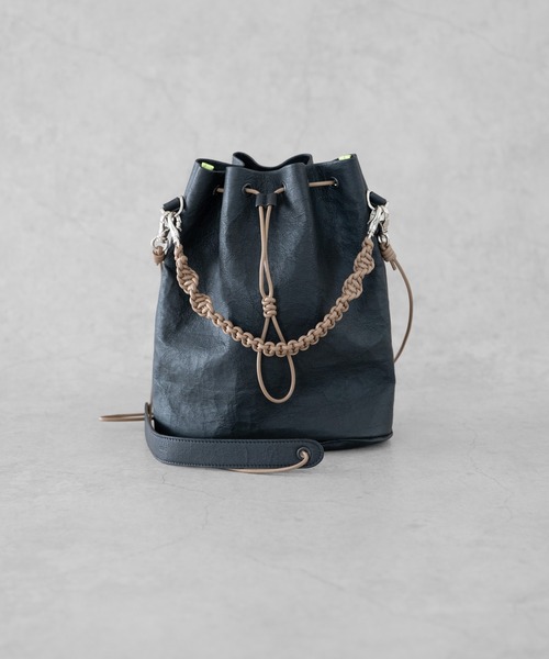 Senti(センティ)の「Dyneema(R) Leather DRAWSTRING 2WAYBAG / 超軽量ダイニーマレザードローストリング2WAYバッグ(ショルダーバッグ・メンズ・ブラック系その他/ブラック・FREE)」の14枚目の写真
