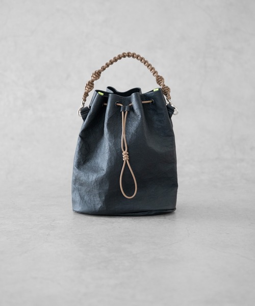 Senti(センティ)の「Dyneema(R) Leather DRAWSTRING 2WAYBAG / 超軽量ダイニーマレザードローストリング2WAYバッグ(ショルダーバッグ・メンズ・ブラック系その他/ブラック・FREE)」の6枚目の写真