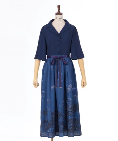 axes femme（アクシーズファム）の「彼岸花柄ワンピース