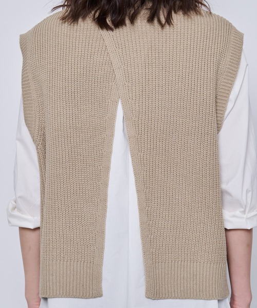 Arnold Palmer(アーノルドパーマー)の「ニットベスト × シャツ チュニック レイヤード セット(アンサンブル・レディース・ベージュ/ブラック・S/M/L)」の4枚目の写真