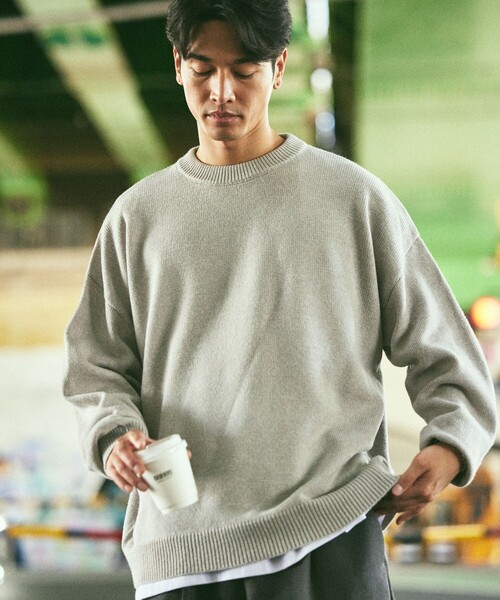 FREAK'S STORE（フリークスストア）の「限定展開 リラックスフィット イージーケア ウォッシャブル クルーネックニット（ニット/セーター・メンズ・グレイッシュブルー/グリーン/レッド/グレー/ネイビー/ダークブラウン/ブラック・SMALL/MEDIUM/LARGE）」の3枚目の写真