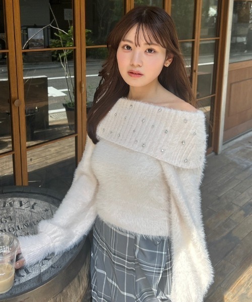 オフショルビジューシャギーニットトップス　rienda リエンダ　春 rienda（リエンダ）の「オフショルビジューシャギーニット