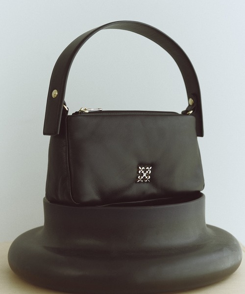 現行·未使用✨ラシット　ナナ　レザーショルダーバッグ　ハンドバッグ 2024AW ソフトレザーシンプルショルダーバッグ［silver］ | russet(ラシット