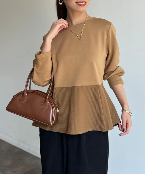 Chez toi(シェトワ)の「ダンボール×ジャガード切替ペプラムプルオーバー(Tシャツ/カットソー・レディース・ブラック/キャメル/ネイビー・FREE)」の1枚目の写真